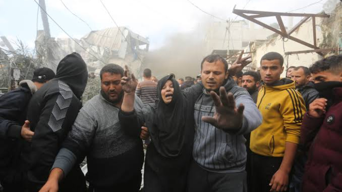 İsrail Gazze’de hastaneleri ve konutları bombaladı